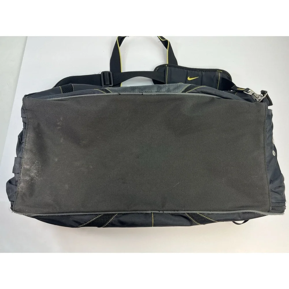 NIKE LIVESTRONG Black Charcoal Armstrong Nylon Duffel Bag 21 x 9 x 9 RARE